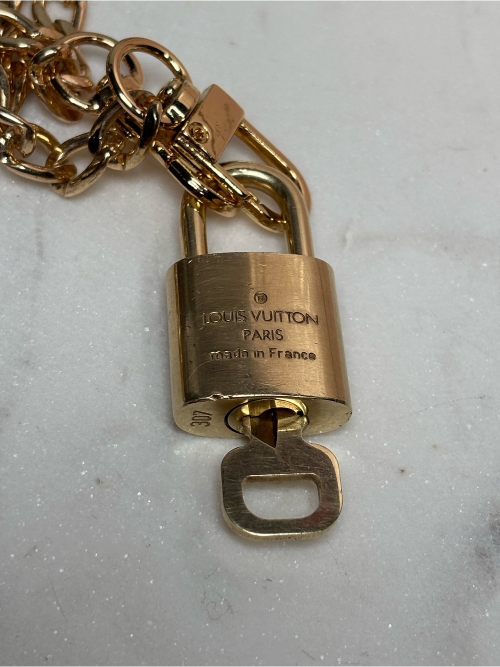 Louis Vuitton Lock & Key #307 and Little book of LV Necklace - Gold - Picture 3 of 4